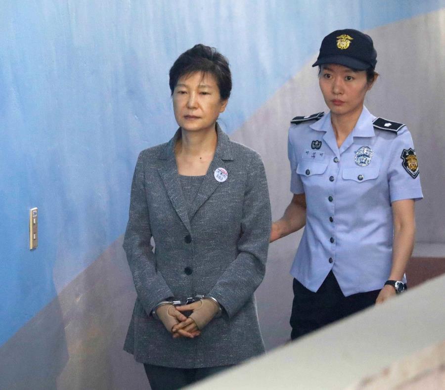 Elevan a 25 años de cárcel la condena por corrupción de la expresidenta de Corea del Sur (semisquare-x3)