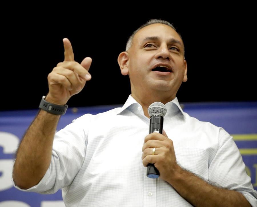 El demócrata Gil Cisneros en Buena Park, California el 5 de noviembre del 2018. (AP Photo/Chris Carlson, File) (semisquare-x3)