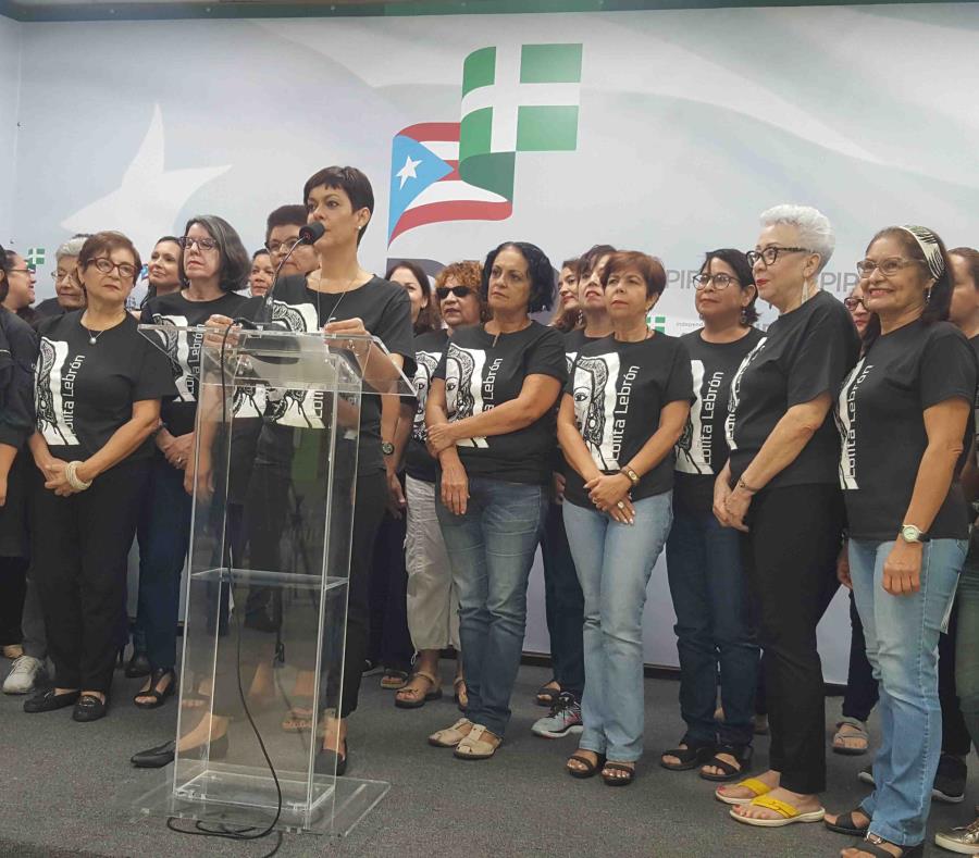 Al centro, María de Lourdes Santiago, comisionada electoral del PIP. (Gloria Ruiz Kuilan) (semisquare-x3)