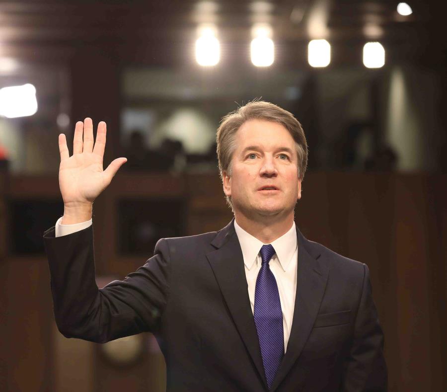 El juez Brett Kavanaugh jura durante su audiencia de confirmación como nominado el pasado 4 de septiembre. (EFE) (semisquare-x3)