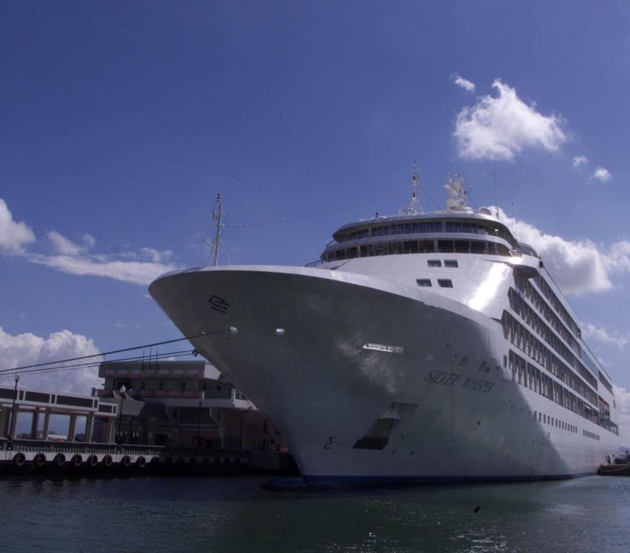 Un crucero en uno de los muelles del Viejo San Juan. (GFR Media) (semisquare-x3)