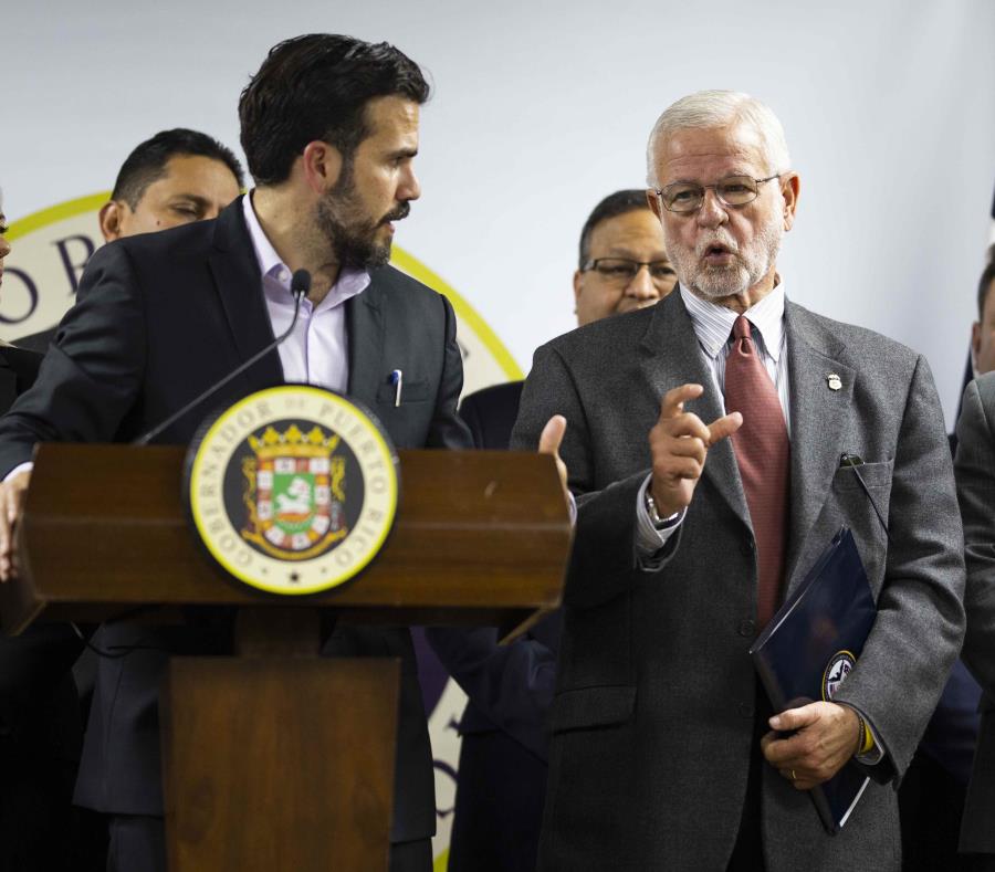 El gobernador Ricardo Rosselló junto al secretario del DSP, Héctor Pesquera (semisquare-x3)