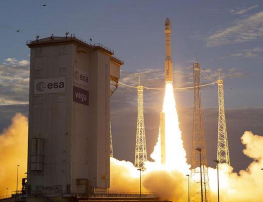Lanzan el satélite Aeolus con el fin de mejorar los pronósticos meteorológicos (semisquare-x3)