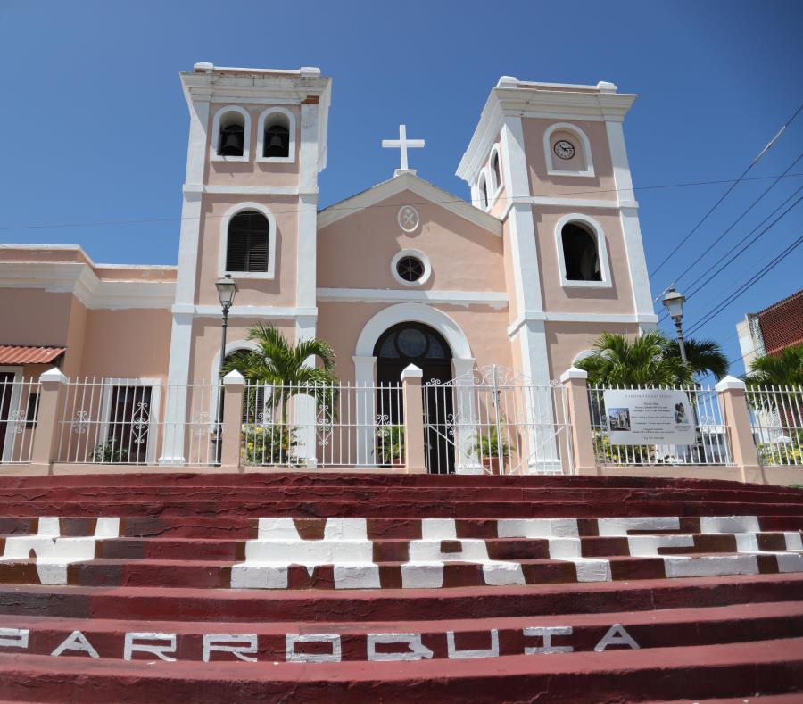 La Parroquia San Mateo de Cangrejos, localizada en Santurce, es una de las afectadas por el embargo. (semisquare-x3)