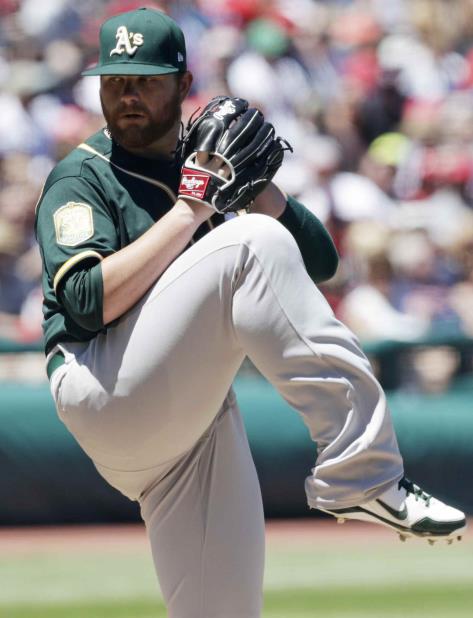 Brett Anderson (1-2) estuvo marginado por un tirón en un hombro, una de varias lesiones entre los abridores de los Atléticos. (AP / Tony Dejak) (vertical-x1)