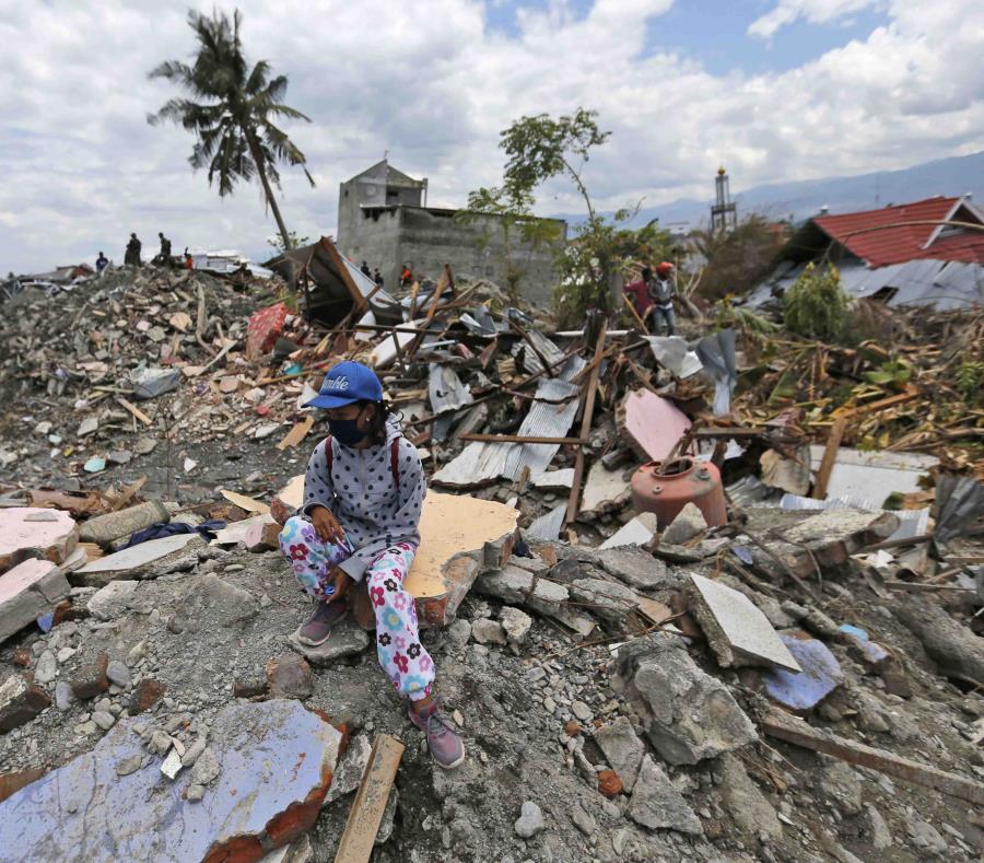 Tras el temblor y posterior tsunami, 65,733 viviendas resultaron destruidas o dañadas. (AP) (semisquare-x3)